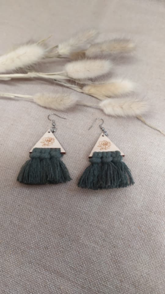 Boucles d'oreilles en bois et macramé