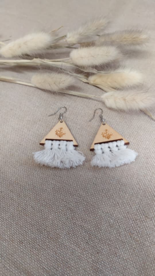 Boucles d'oreilles en bois et macramé