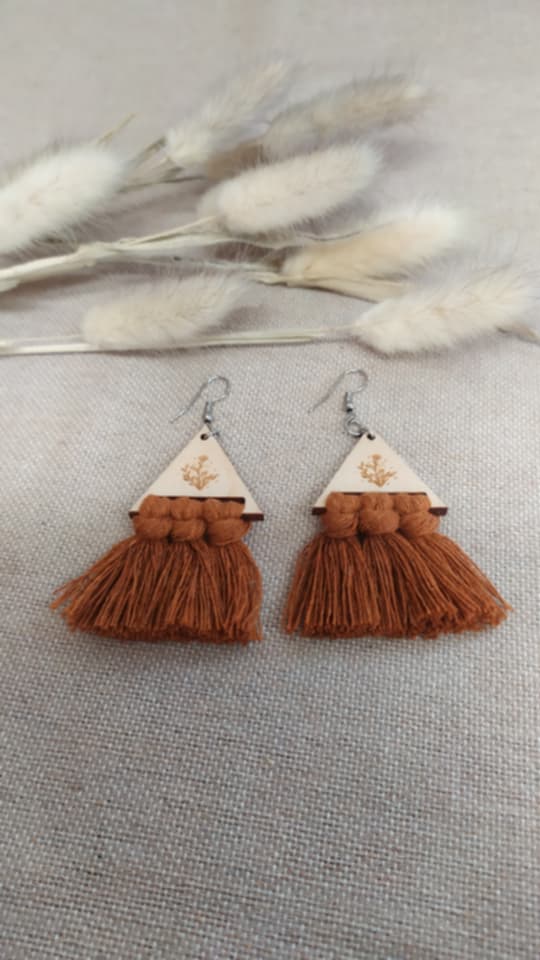 Boucles d'oreilles en bois et macramé