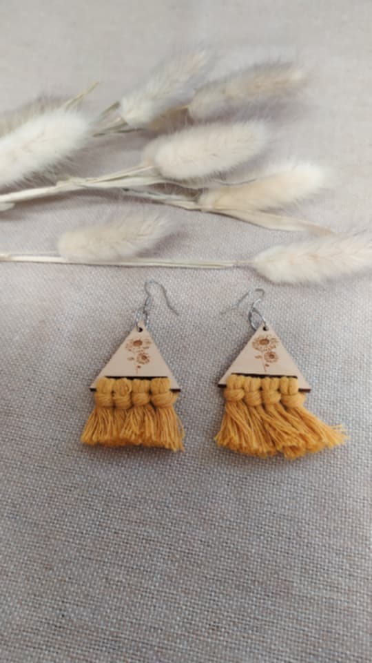 Boucles d'oreilles en bois et macramé